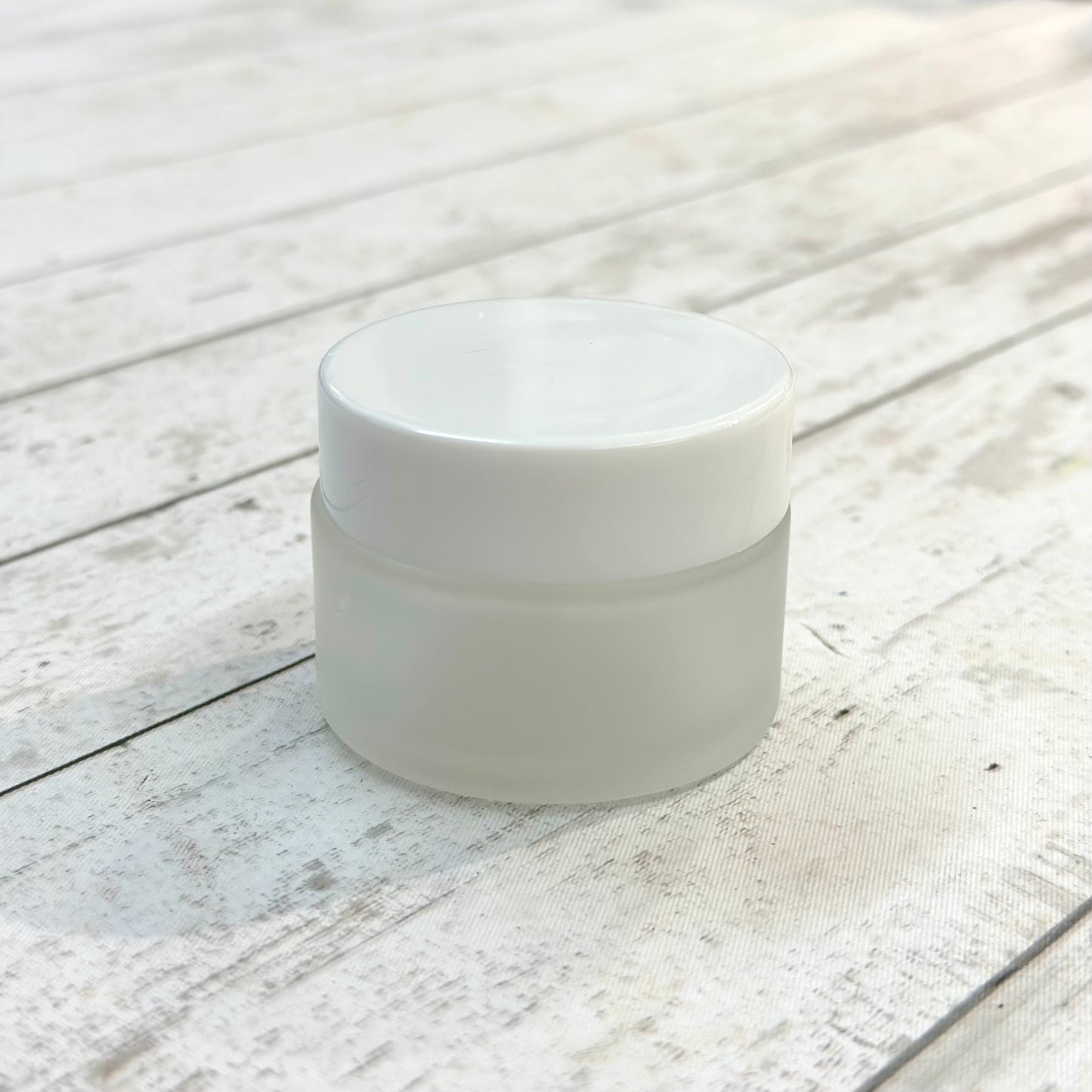30 ml (1 oz) Frosted Glass Salve (white cover)1盎司(30ml)白色蓋磨砂玻璃面霜瓶