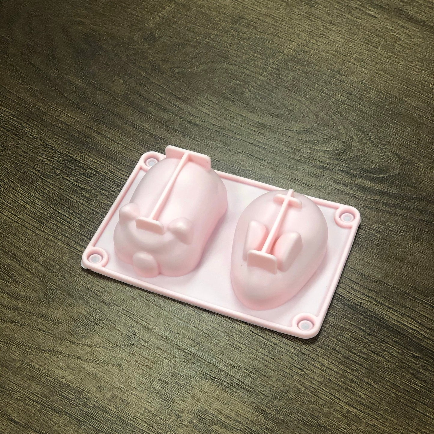 Pig & Rabbit Shaped Soap Making Mould 小豬小兔形矽膠模 - Discover Health & Lifestyle Asia
