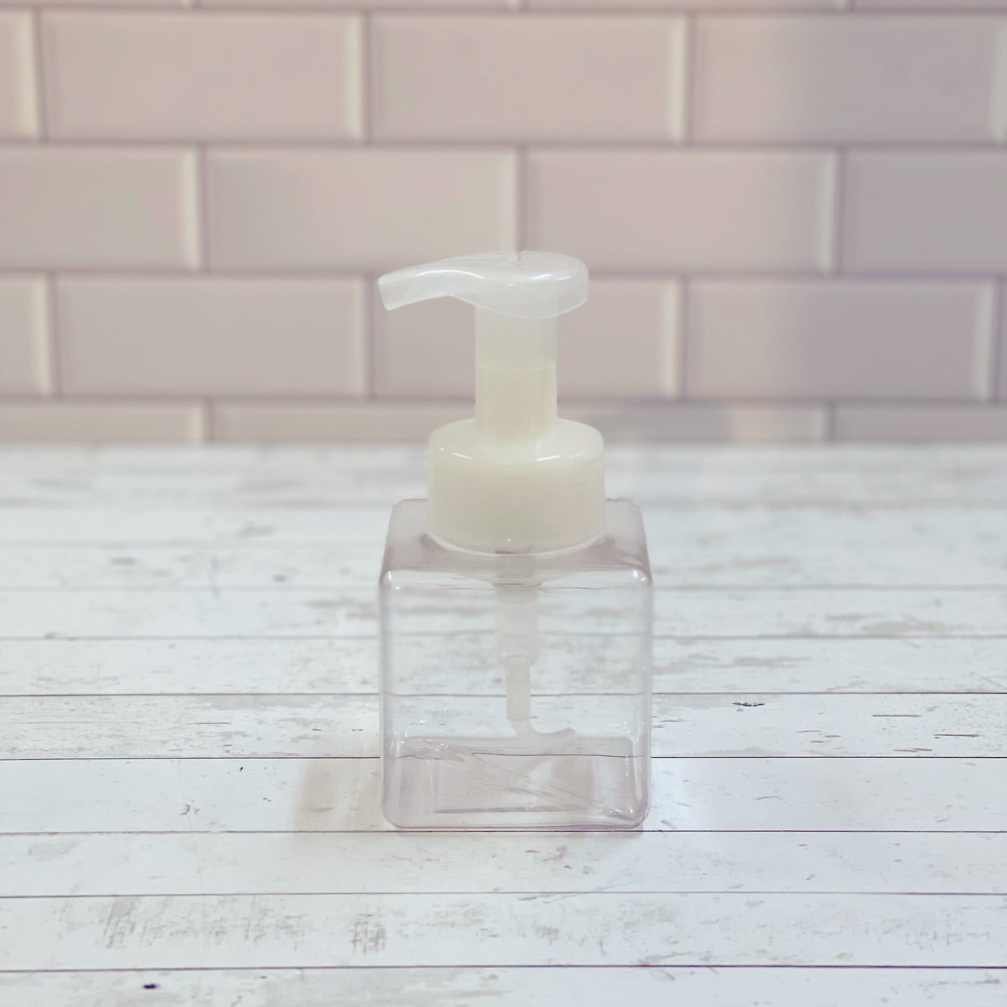 8 oz (240ml) Clear Plastic Bottle with White Foamer Pump 8盎司(240ml)透明慕斯起泡瓶 (白色泵頭) - Discover Health & Lifestyle Asia