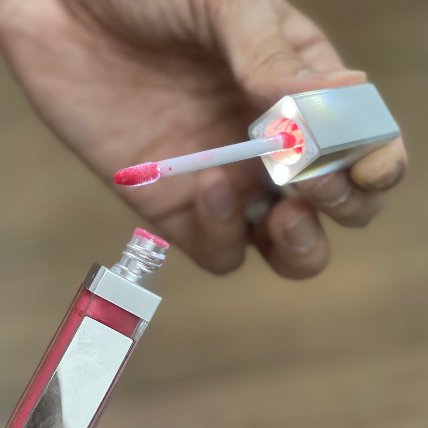 7ml Lip Balm Container with mirror and LED light 7毫升唇彩管帶鏡子LED燈