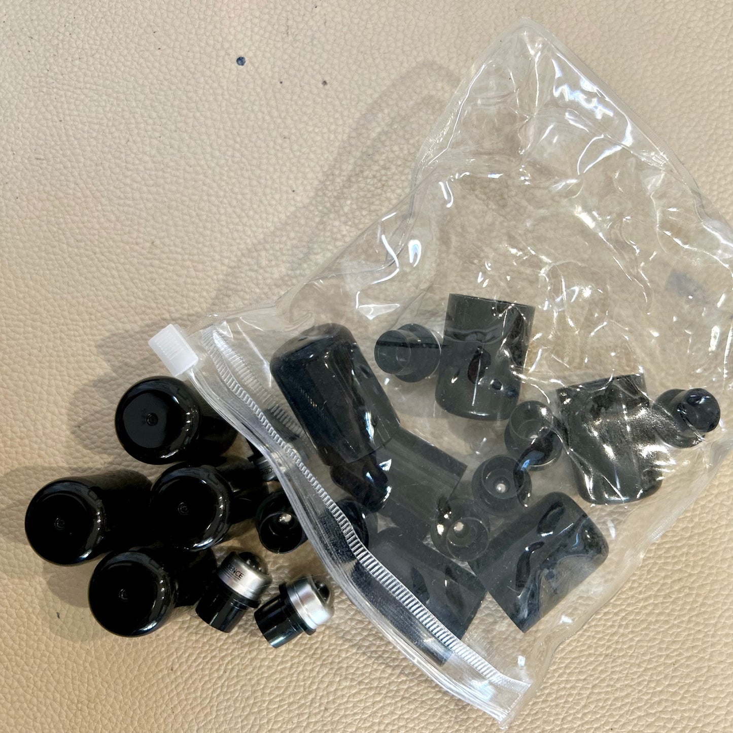 Stainless Steel Roller Fitment with Black Lid for 5ml and 15ml essential oil bottles (10 Pack) 不銹鋼滾輪配件帶黑色蓋子，適用於 5ml 和 15ml 精油瓶（10 包） - Discover Health & Lifestyle Asia